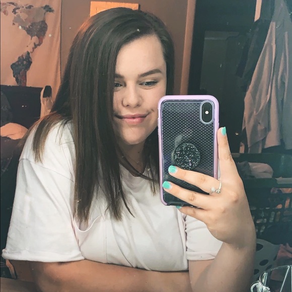 Meet your Posher, Caroline - Picture 1 of 1